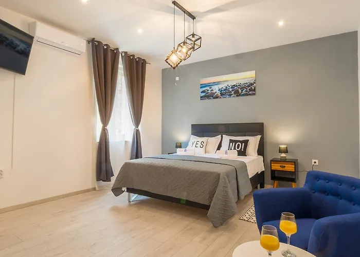 Sea & Sun With Private Parking 4*