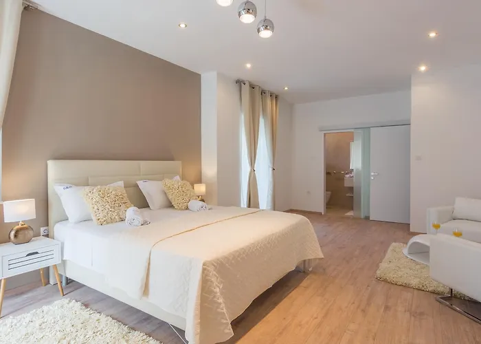 Sea & Sun With Private Parking 招待所